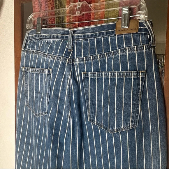 American Eagle Pinstripes Denim High Rise Mom Jeans size 8 - Picture 5 of 7